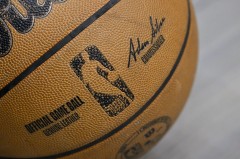 湖人队内詹姆斯与东契奇领袖之争：内部竞争白热化